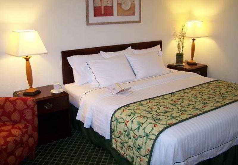Fairfield Inn And Suites Memphis Germantown Room photo